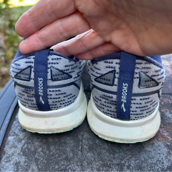 Women’s Brooks Levitate Blue and Gray Running Shoes - Picture 5 of 9